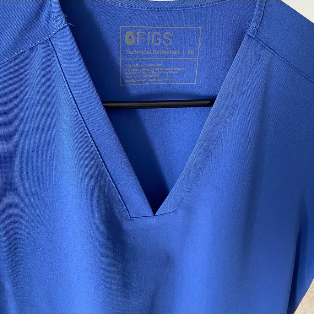 Figs scrub top